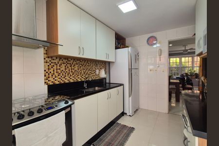 Casa de condomínio à venda com 174m², 4 quartos e 2 vagas Casa de condomínio à venda com 174m², 4 quartos e 2 vagasCozinha