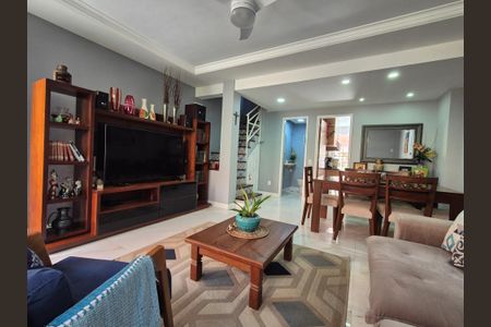 Casa de condomínio à venda com 174m², 4 quartos e 2 vagas Casa de condomínio à venda com 174m², 4 quartos e 2 vagasSala