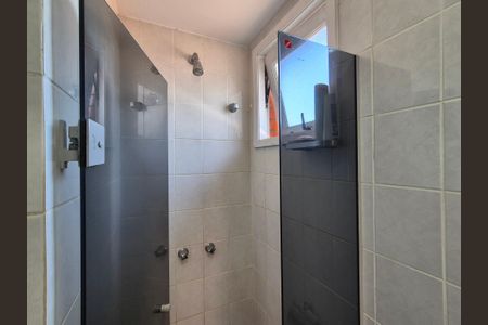 Casa de condomínio à venda com 174m², 4 quartos e 2 vagas Casa de condomínio à venda com 174m², 4 quartos e 2 vagasBanheiro suite 2