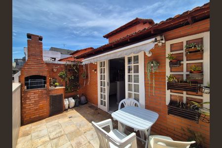 Casa de condomínio à venda com 174m², 4 quartos e 2 vagas Casa de condomínio à venda com 174m², 4 quartos e 2 vagasVaranda gourmet