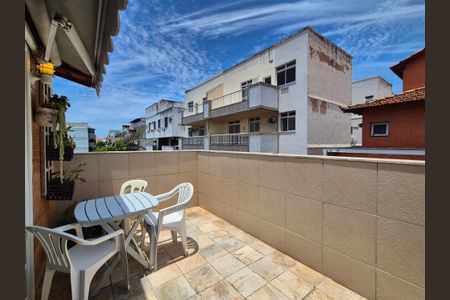 Casa de condomínio à venda com 174m², 4 quartos e 2 vagas Casa de condomínio à venda com 174m², 4 quartos e 2 vagasVaranda gourmet