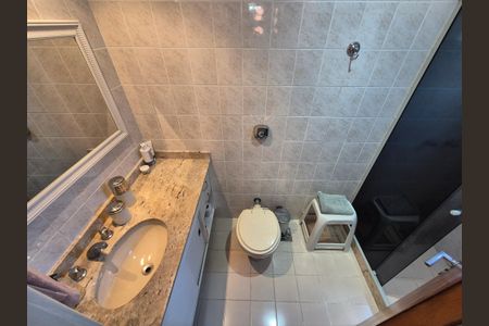 Casa de condomínio à venda com 174m², 4 quartos e 2 vagas Casa de condomínio à venda com 174m², 4 quartos e 2 vagasBanheiro suite 1