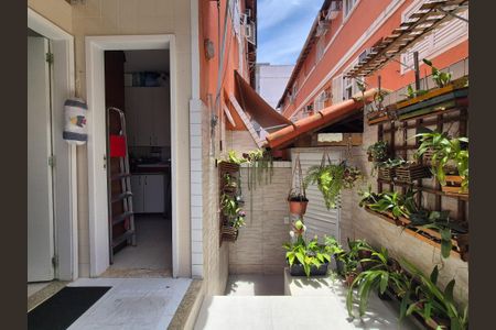 Casa de condomínio à venda com 174m², 4 quartos e 2 vagas Casa de condomínio à venda com 174m², 4 quartos e 2 vagasÁrea externa