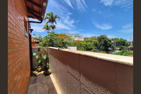 Casa de condomínio à venda com 174m², 4 quartos e 2 vagas Casa de condomínio à venda com 174m², 4 quartos e 2 vagasSacada