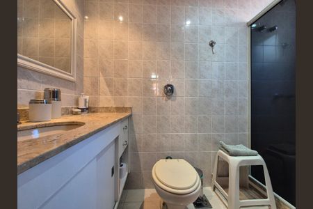 Casa de condomínio à venda com 174m², 4 quartos e 2 vagas Casa de condomínio à venda com 174m², 4 quartos e 2 vagasBanheiro suite 1