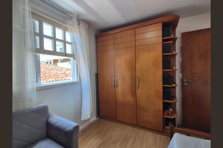 Casa de condomínio à venda com 174m², 4 quartos e 2 vagas Casa de condomínio à venda com 174m², 4 quartos e 2 vagasQuarto 1