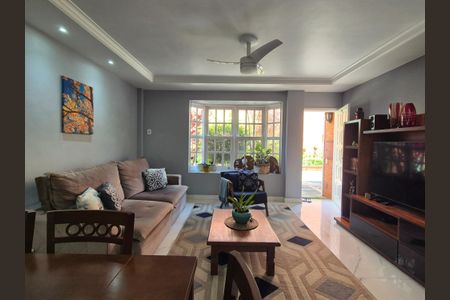 Casa de condomínio à venda com 174m², 4 quartos e 2 vagas Casa de condomínio à venda com 174m², 4 quartos e 2 vagasSala