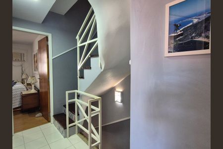 Casa de condomínio à venda com 174m², 4 quartos e 2 vagas Casa de condomínio à venda com 174m², 4 quartos e 2 vagasCorredor