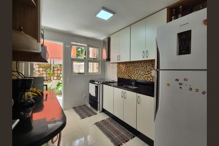 Casa de condomínio à venda com 174m², 4 quartos e 2 vagas Casa de condomínio à venda com 174m², 4 quartos e 2 vagasCozinha