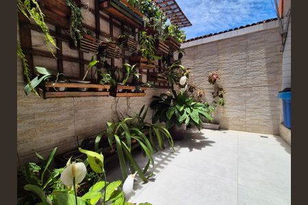 Casa de condomínio à venda com 174m², 4 quartos e 2 vagas Casa de condomínio à venda com 174m², 4 quartos e 2 vagasÁrea externa