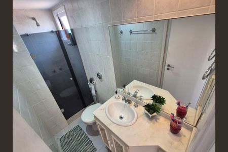 Casa de condomínio à venda com 174m², 4 quartos e 2 vagas Casa de condomínio à venda com 174m², 4 quartos e 2 vagasBanheiro suite 2