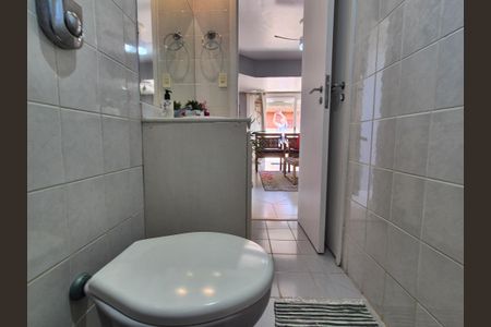 Casa de condomínio à venda com 174m², 4 quartos e 2 vagas Casa de condomínio à venda com 174m², 4 quartos e 2 vagasBanheiro suite 2