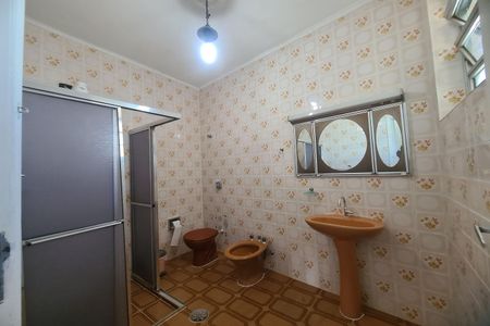 Casa para alugar com 240m², 3 quartos e 2 vagasBanheiro Social