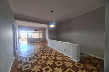 Casa para alugar com 240m², 3 quartos e 2 vagasSala
