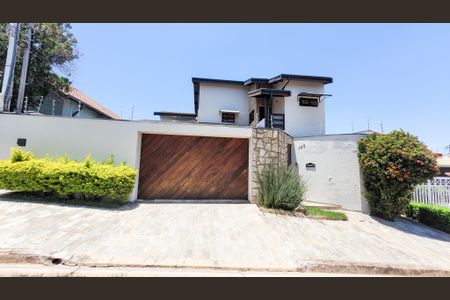 Casa para alugar com 257m², 3 quartos e 4 vagas Casa para alugar com 257m², 3 quartos e 4 vagasFachada