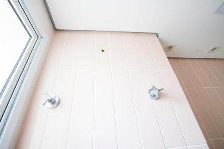 Apartamento para alugar com 65m², 2 quartos e 2 vagasBanheiro do quarto 1