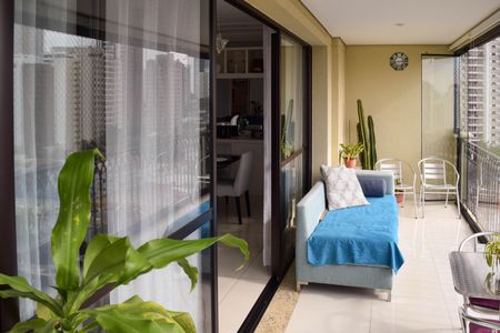 Apartamento à venda com 195m², 4 quartos e 4 vagasVaranda