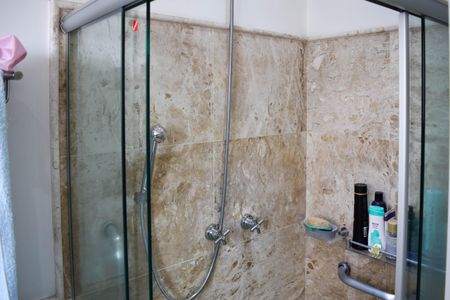 Apartamento à venda com 195m², 4 quartos e 4 vagasBanheiro Suite 2