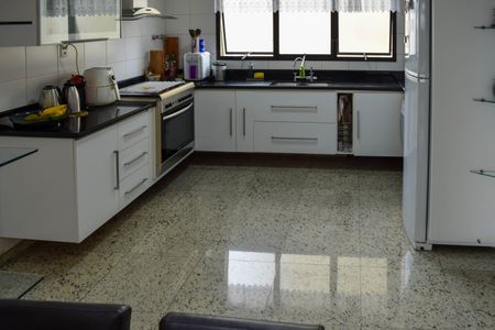 Apartamento à venda com 195m², 4 quartos e 4 vagasCozinha