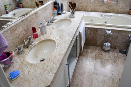 Apartamento à venda com 195m², 4 quartos e 4 vagasBanheiro Suite 2