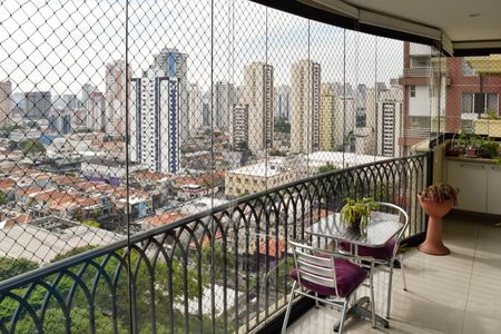 Apartamento à venda com 195m², 4 quartos e 4 vagasVaranda