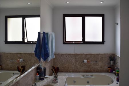 Apartamento à venda com 195m², 4 quartos e 4 vagasBanheiro Suite 2