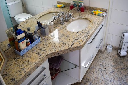Apartamento à venda com 195m², 4 quartos e 4 vagasBanheiro Suite 1