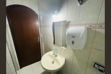 Casa à venda com 156m², 3 quartos e 3 vagasBanheiro 2