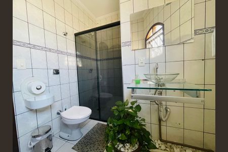 Casa à venda com 156m², 3 quartos e 3 vagasBanheiro 1