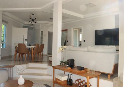 Casa de condomínio para alugar com 380m², 4 quartos e 4 vagasSala