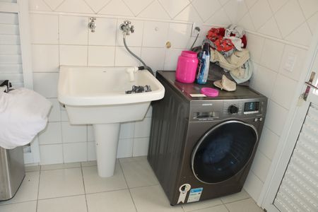 Casa de condomínio para alugar com 380m², 4 quartos e 4 vagasÁrea de Serviço