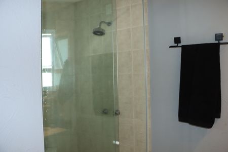 Casa de condomínio para alugar com 380m², 4 quartos e 4 vagasBanheiro da Suíte 4