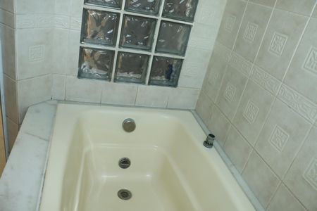 Casa de condomínio para alugar com 380m², 4 quartos e 4 vagasBanheiro da Suíte 4