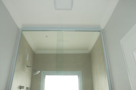 Casa de condomínio para alugar com 380m², 4 quartos e 4 vagasBanheior da Suíte 2