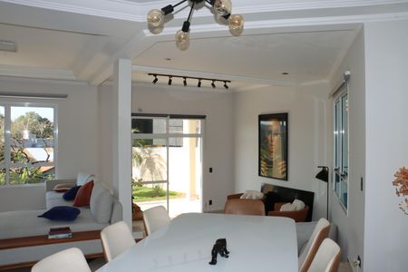 Casa de condomínio para alugar com 380m², 4 quartos e 4 vagasSala