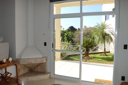 Casa de condomínio para alugar com 380m², 4 quartos e 4 vagasSala