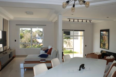 Casa de condomínio para alugar com 380m², 4 quartos e 4 vagasSala