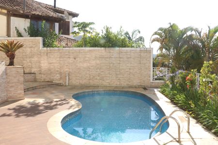 Casa de condomínio para alugar com 380m², 4 quartos e 4 vagasPiscina