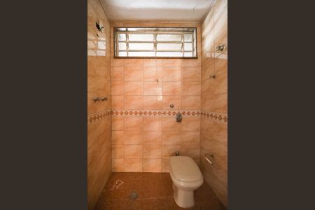 Casa para alugar com 75m², 2 quartos e 1 vaga Casa para alugar com 75m², 2 quartos e 1 vagaBanheiro Social