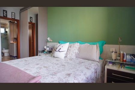 Casa à venda com 274m², 3 quartos e 4 vagasQuarto suite 2