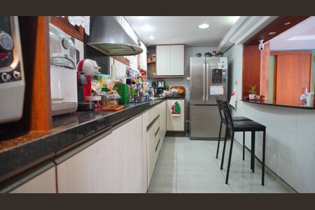 Casa à venda com 274m², 3 quartos e 4 vagasCozinha 