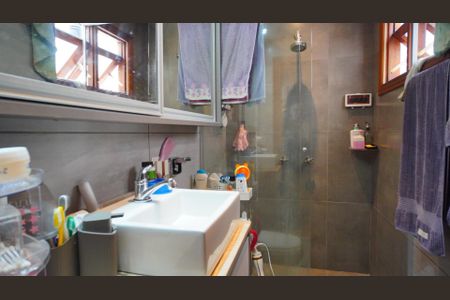 Casa à venda com 274m², 3 quartos e 4 vagasBanheiro suite 1