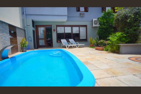 Casa à venda com 274m², 3 quartos e 4 vagasPiscina 