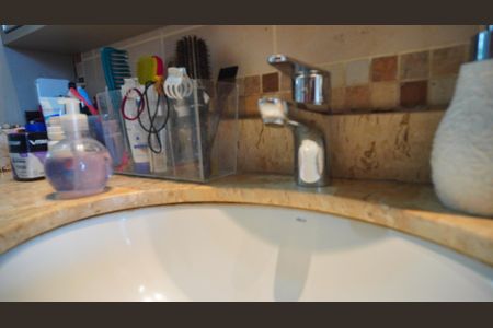 Casa à venda com 274m², 3 quartos e 4 vagasBanheiro da Suíte 2