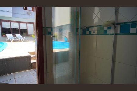 Casa à venda com 274m², 3 quartos e 4 vagasBanheiro 4 fundos 