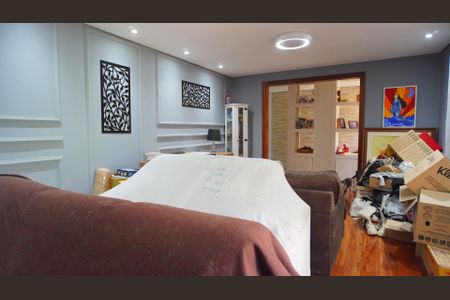 Sala 2 piso superior  de casa para alugar com 4 quartos, 274m² em Medianeira, Porto Alegre