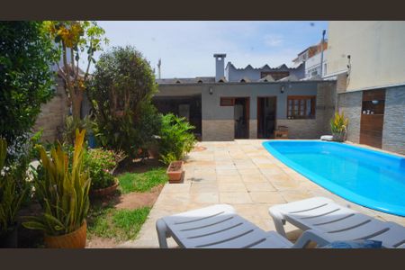 Vista da sala 1 de casa para alugar com 4 quartos, 274m² em Medianeira, Porto Alegre