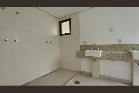 Apartamento à venda com 274m², 4 quartos e 4 vagasBanheiro da Suíte 4