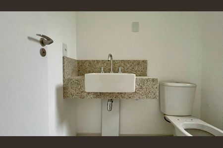 Apartamento à venda com 274m², 4 quartos e 4 vagasBanheiro da Suíte 1