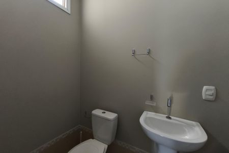 Casa de condomínio para alugar com 600m², 4 quartos e 5 vagas Casa de condomínio para alugar com 600m², 4 quartos e 5 vagasBanheiro de Serviço